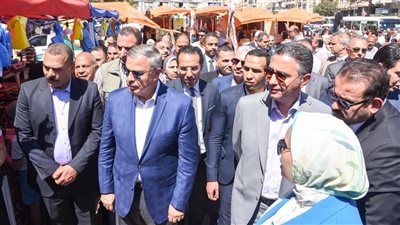 وزير التموين ومحافظ الإسكندرية ورئيس 