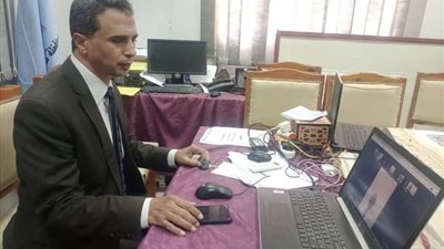 وكيل تعليم كفر الشيخ يتابع امتحانات النقل والدبلومات الفنية العملية من غرفة عمليات المديرية