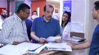 نائب وزير الصحة يتفقد المنشآت الصحية بالبحر الأحمر ويشيد بجودة الخدمات ويوجه بصرف مكافآت للفرق الطبية