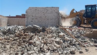 أسوان.. إزالة 35 طاحونة وكسارة مخالفة للذهب داخل 10 مواقع بقرية أرمنا بنصر النوبة