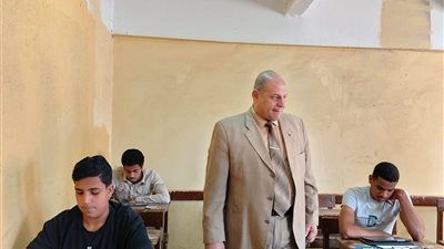 إحالة معلمة وطالب للشئون القانونية للإخلال بأعمال امتحان الشهادة الإعدادية بقنا