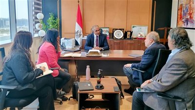 نائب وزير الإسكان يبحث مع البنك الدولي تقدم المرحلة الثانية من برنامج الصرف الصحي بـ6 محافظات