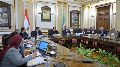 رئيس جامعة القاهرة يتابع المنشآت والخدمات الصحية ويؤكد تحسين البنية التحتية