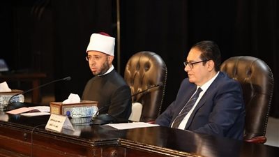 وزير الأوقاف ورئيس جامعة القاهرة يختتمان اليوم التثقيفي للأئمة والواعظات