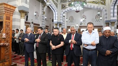 محافظ البحر الأحمر يؤدي صلاة عيد الأضحى المبارك بمسجد عبد المنعم رياض بالغردقة