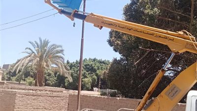 محافظ أسيوط يوجه بصيانة الأعمدة الكهربائية لتحسين الإنارة العامة بقرية ديروط الشريف
