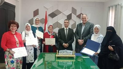 وكيل تعليم كفر الشيخ يكرم الفائزين  في المسابقة الفنيةللهجرة غير الشرعية