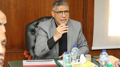 محافظ الجيزة يتابع أعمال تطوير البنية التحتية بالمنطقة الصناعية والاستثمارية بأبو رواش