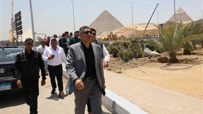 محافظ الجيزة يتابع الاستعدادات في محيط مطار سفنكس والطرق المؤدية إلي المتحف المصري الكبير لاستقبال الزوار