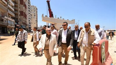 وزير الإسكان ومحافظ الإسكندرية يتفقدان مشروع توسعة وتطوير كورنيش محافظة الإسكندرية