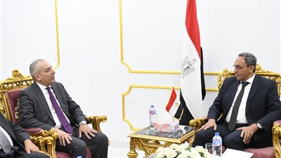 محافظ قنا يبحث مع البنك الزراعي المصري دعم المشروعات الزراعية وتعزيز الشراكة المجتمعية