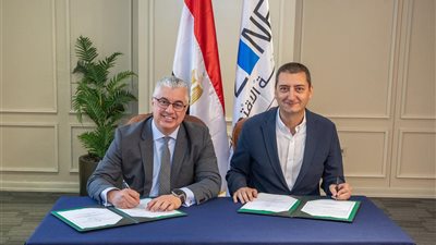 اقتصادية قناة السويس توقع عقدًا مع شركة تركية لمشروع غزل بالقنطرة غرب