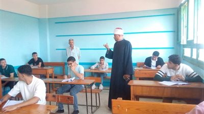  «شهاوي» يواصل متابعتة لسير لجان امتحانات الثانوية الأزهرية من لجان معاهد سيدي سالم