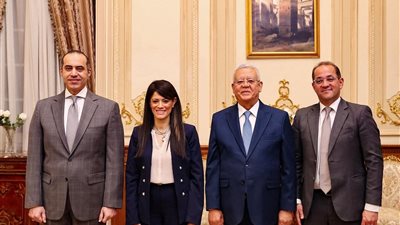 رئيس مجلس النواب يستقبل وزراء الشئون النيابية والتخطيط والمالية بعد جلسة المناقشات