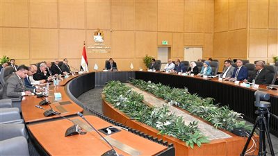 وزير الإسكان يوجه بترشيد الطاقة والمياه في المدن الجديدة فورًا