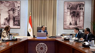 مدبولي يتابع مشروعات البحر الأحمر ويوجه الفنادق بتشغيل محطات التحلية