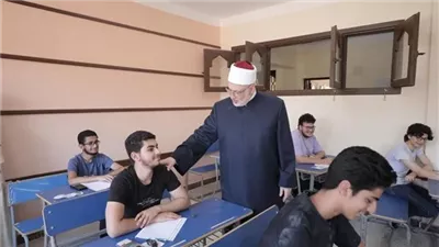 وكيل الأزهر يتفقد لجان معاهد العبور في امتحان الكيمياء.. ويطمئن الطلاب على مادة الفيزياء