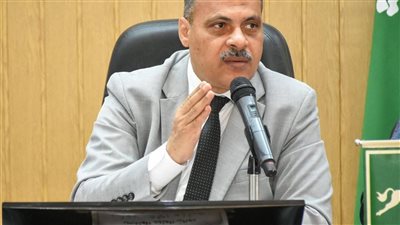 إحالة سائق جرار كسح إلى النيابة لضبطه أثناء تفريغ الصرف الصحي بالمجرى المائي بمركز فاقوس