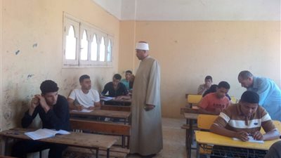 «شهاوي» يتابع امتحان «التوحيد» للثانوية الأزهرية بلجان الرياض التعليمية