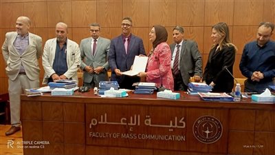 خبراء الإعلام في مصر يشيدون بمستوى مشروعات تخرج طلاب قسم العلاقات العامة بإعلام الأزهر