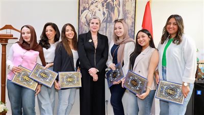 جامعة القاهرة تحتفي بتكريم طالبات 