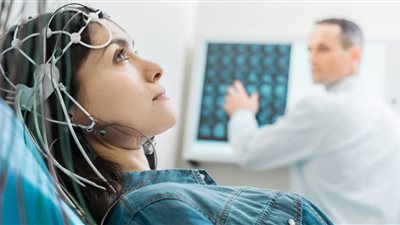 عشنا وشوفنا.. شركة هولندية تبتكر جهازا لتسجيل الأحلام وتحويلها لمشاهد بصرية
