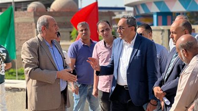 محافظ قنا يتابع أعمال تطوير حمام السباحة بالاستاد الرياضي.. ويطمئن على انتظام امتحانات الثانوية العامة