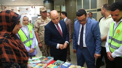  عبد المعطى يفتتح معرض الكتاب بالمجمع الثقافي بكفرالشيخ 