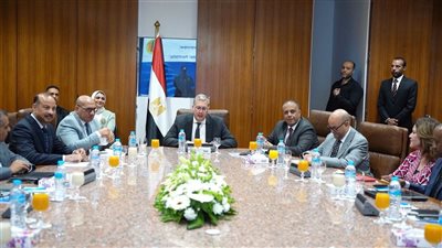وزير البترول يبحث مع قيادات 