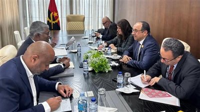 وزير قطاع الأعمال العام يلتقي بوزيري النقل والبترول الأنجوليين على هامش قمة لواندا