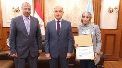 محافظ كفرالشيخ يكرم “منى المعداوي” لفوزها بجائزة الشارقة للمالية العامة