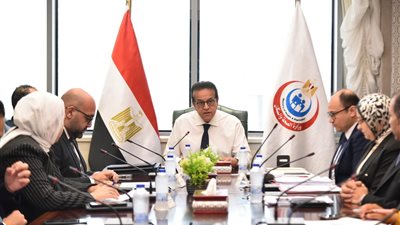 وزير الصحة يتابع إنجازات قطاع الطب العلاجي مايو 2025