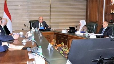 وزير الطيران يبحث التعاون مع وفد المنظمة الدولية للهجرة