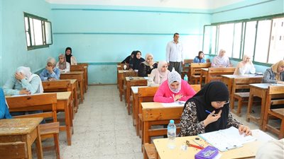 قلق وتوتر امام لجان امتحان الكيمياء والجغرافيا  فى كفرالشيخ 