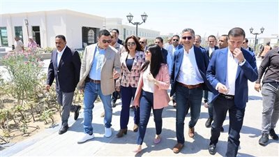 وزير الإسكان يصطحب وزراء التخطيط والتنمية المحلية والزراعة والتموين في جولة تفقدية بالمدينة التراثية بالعلمين الجديدة