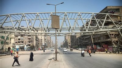 محافظ القليوبية: الانتهاء من تركيب الجسم المعدني لكوبري المشاة الجديد بمحور العصار بشبرا الخيمة