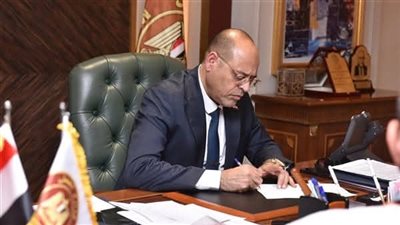 وزير العمل يسلم 62 شهادة لخريجي دورات تدريب مجانية بمجالات الخدمات البترولية