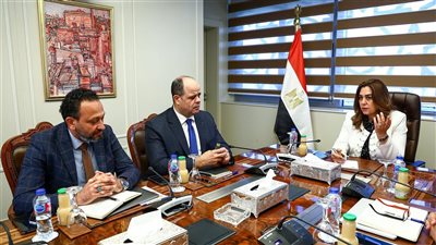 وزيرة التنمية المحلية تتابع جهود تحسين مستوي النظافة بمحافظتي القاهرة والجيزة