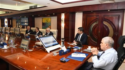 قناة السويس تبحث شراكة مع UW القبرصية لتطوير ترسانة بورسعيد