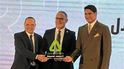 رئيس جامعة الأزهر يهنئ الدكتور محمد جلال لفوزه بجائزة دعم رواد الأعمال 