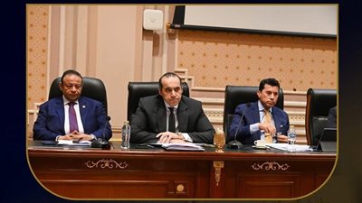 وزير الشئون النيابية يناقش تعديلات قانون المهن الطبية بالبرلمان