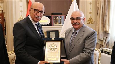 رئيس هيئة قضايا الدولة يهنئ رئيس محكمة النقض بمناسبة توليه المنصب الجديد