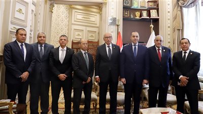 وزير شؤون المجالس النيابية يهنئ رئيس محكمة النقض الجديد 