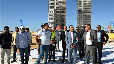 رئيس الوزراء يتفقد مشروعات الداون تاون بالعلمين الجديدة