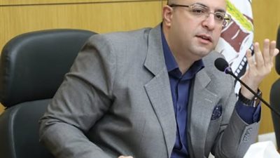 محافظ بني سويف يتابع الإجراءات والحلول المنفذة لشكاوى المواطنين التي تم مناقشتها خلال اللقاء المفتوح الماضي