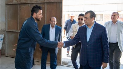 وزير الإنتاج الحربي يتفقد مصنع 10 لتطوير خطوط الإنتاج وتعزيز الشراكات الصناعية