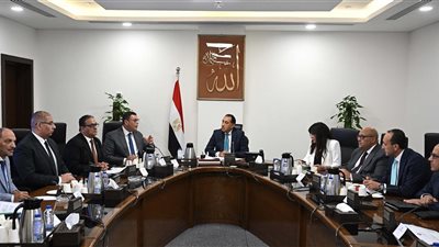 رئيس الوزراء يتابع تسليم وحدات سكنية للموظفين المنتقلين للعاصمة الإدارية