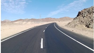 محافظ البحر الأحمر: تنفيذ مشروعات طرق كبرى لتعزيز التنمية وربط المحافظة بالصعيد