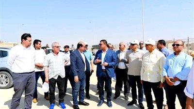 وزير الإسكان يتفقد وحدات 