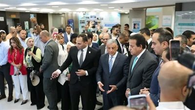 وزير الصحة يتفقد المجمع الطبي ومركز 30 يونيو للكلى ويشهد تدشين مشروع الرعاية الصحية المنزلية بالإسماعيلية 
